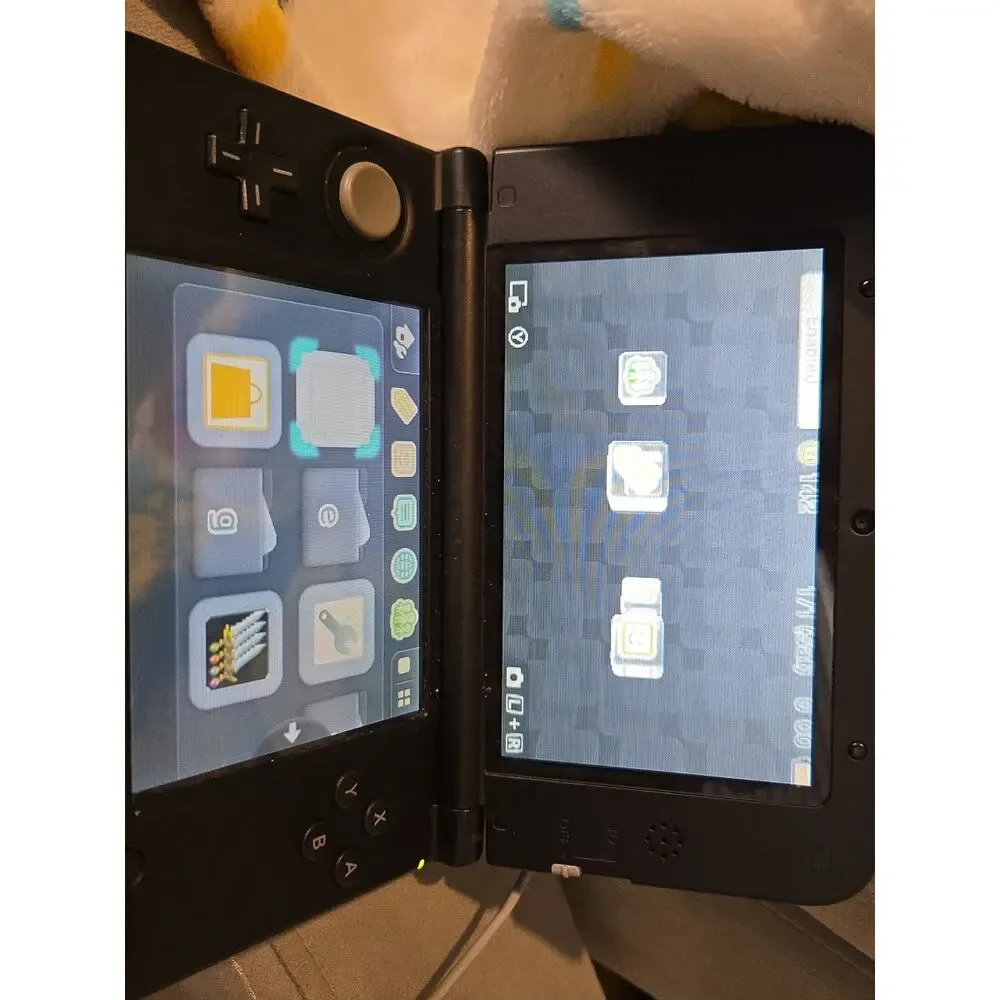 Nintendo 3DS XL Blue With Charger and Hard CASE